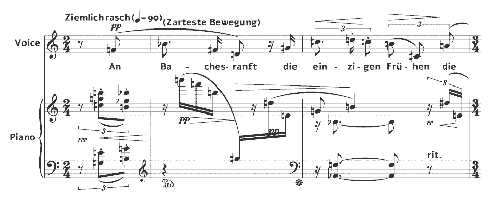 Die ersten Takte von Op.3 Lieder aus “Der siebente Ring”: An Bachesranft von Anton Webern in Notenschrift.